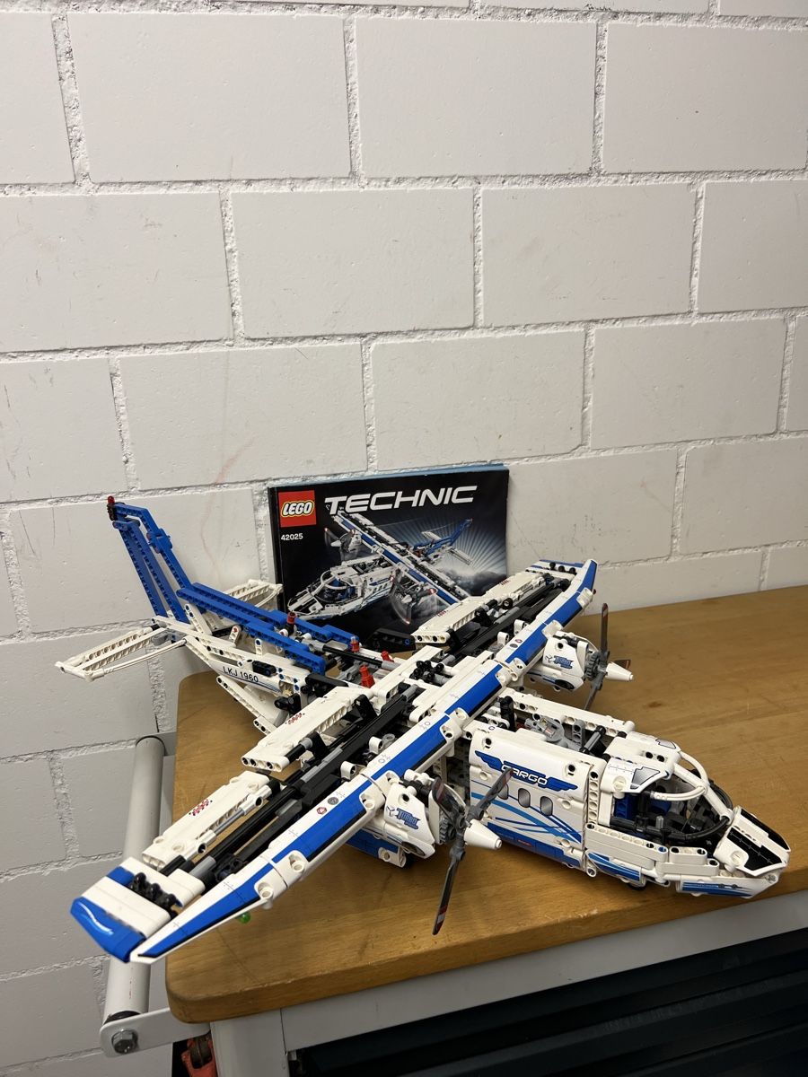 Lego Kit di costruzioni: LEGO Technic 42025 Frachtflugzeug  – Usato da Holziken venduto da 181281 1