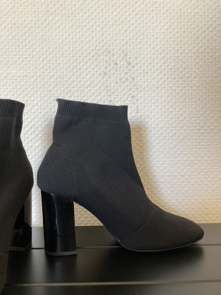 Scarpe da donna: Bottines à talon – Usato da Lausanne venduto da shabnam.t 2