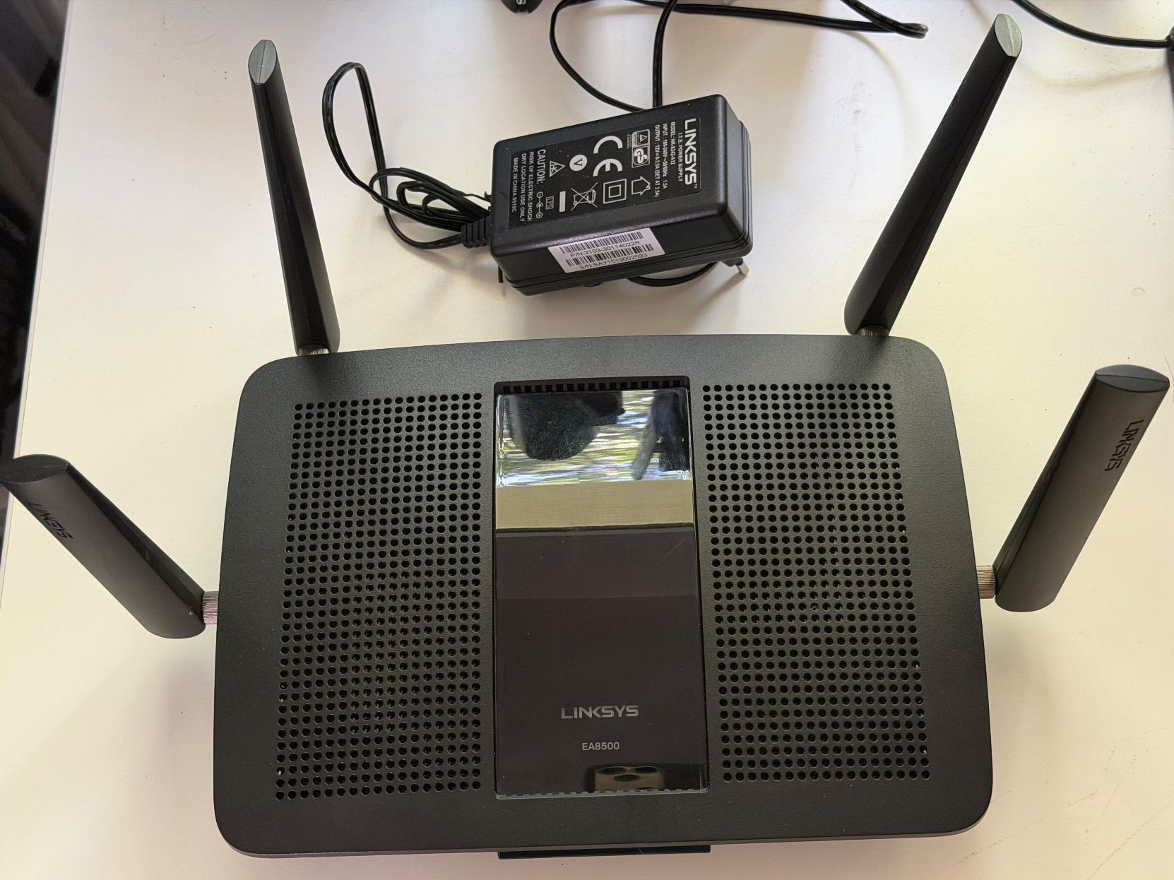 Linksys Modem & Router: Router Linksys Model EA8500 Wi-Fi Router Max-Stream – Usato da versoix venduto da Aess 1