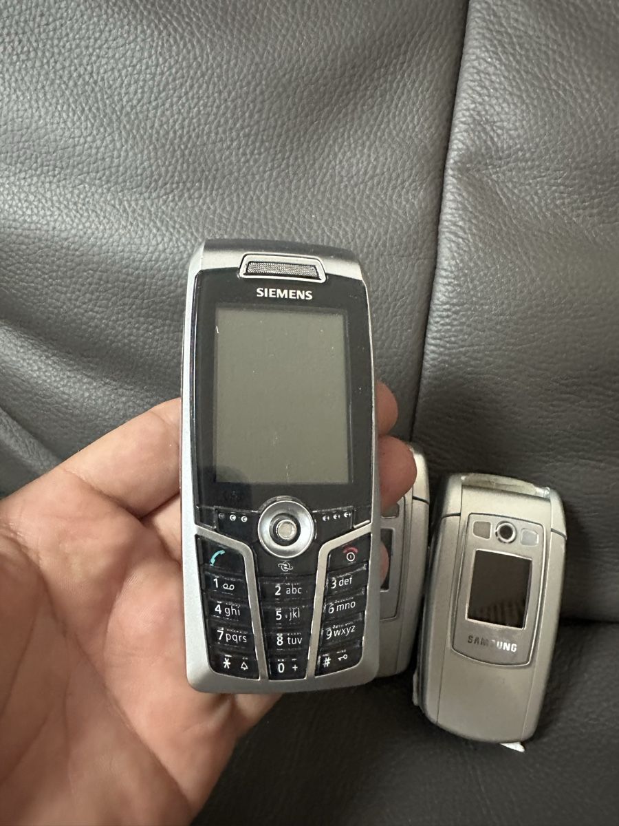 Samsung Telefoni cellulari / Smartphones: Samsung Hand Konvolut 3 – Difettoso da Heerbrugg venduto da Amazon38 2