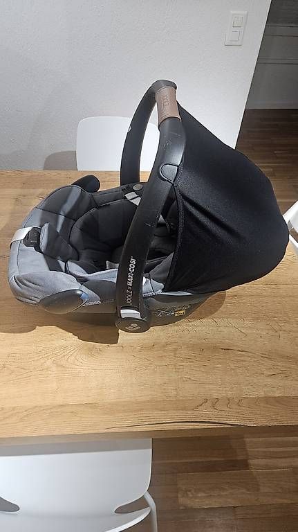 Seggiolini per auto: Maxi-Cosi Babyschale – Usato da Uitikon Waldegg venduto da JayDemfrigor 1