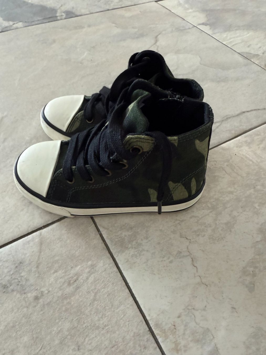 Next Chaussures garçon: Kinder Sneaker - Camouflage – D'occasion à Niederrohrdorf par Ocram0812 1