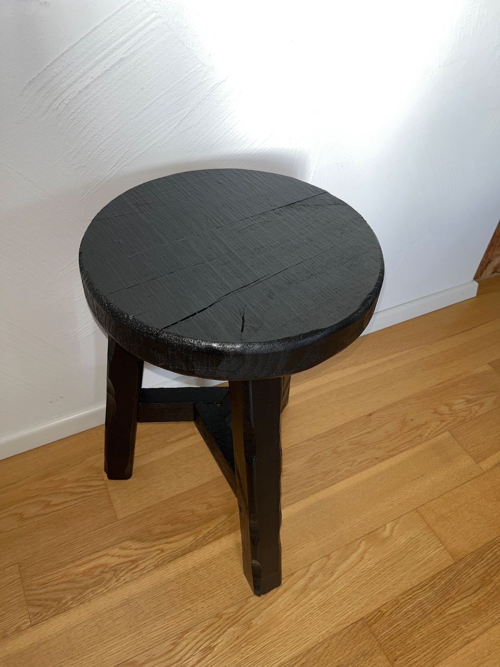 Hocker: Schwarzer Holzhocker – Gebraucht aus Richterswil von 0207lifestyle 2