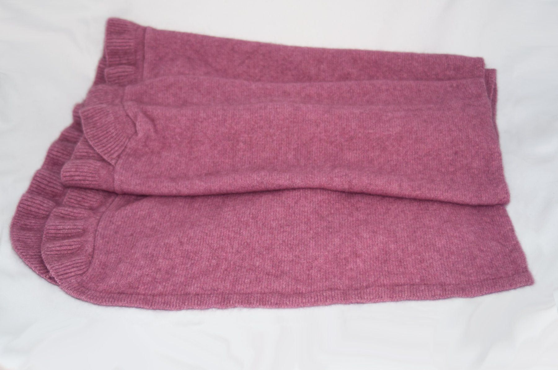 Foulard & Sciarpe: Possum Schultertuch flieder mit Rüsche – Nuovo e nell'imballaggio originale da Zollikofen venduto da marys-choice