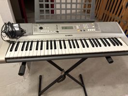 Yamaha Keyboard PSR-E313 mit Ständer und Netzteil