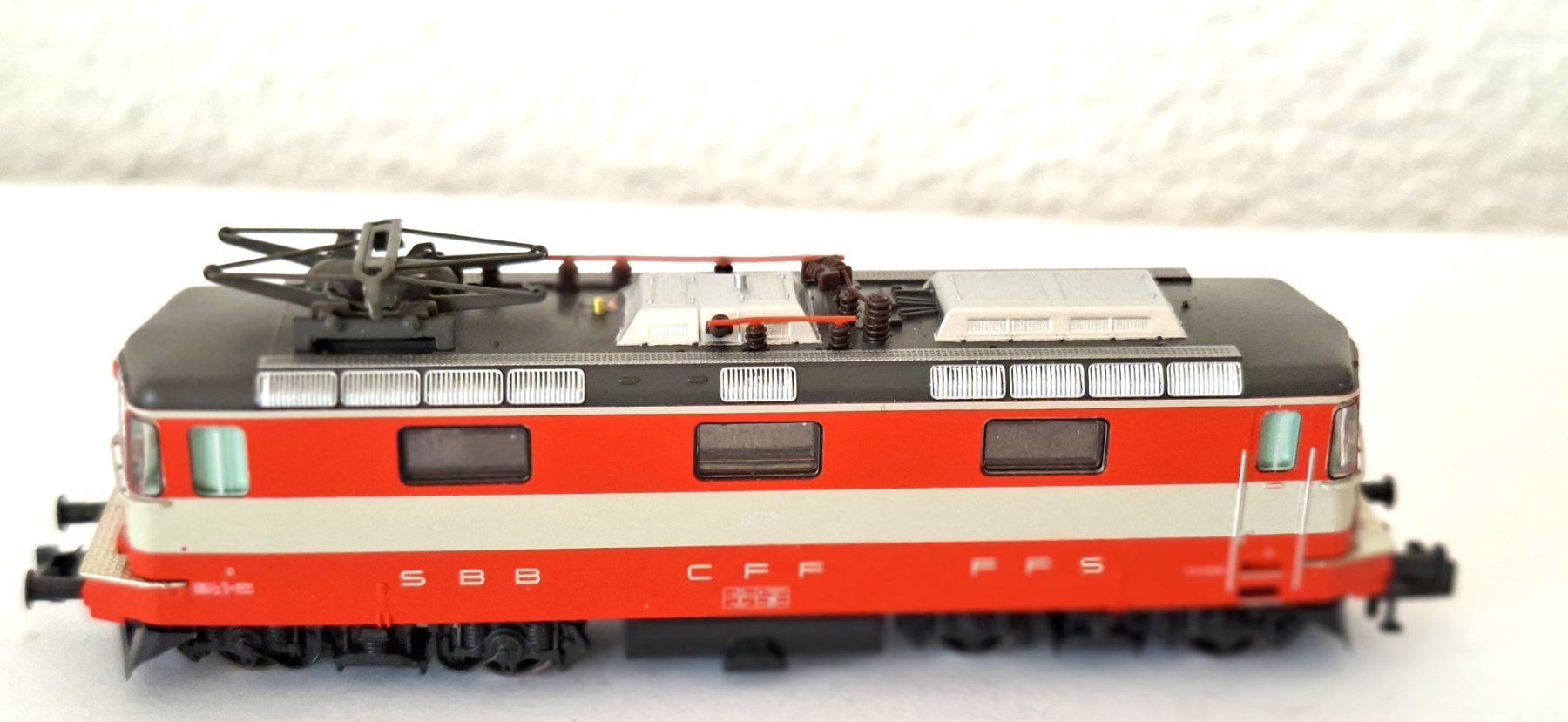 Hobbytrain Modellini di ferrovie: Hobbytrain Re 4/4 II Swiss Express " ANALOG " – Difettoso da Biberist venduto da Ntrains 4