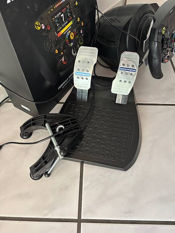 Manettes: Thrustmaster T300 Base inkl SF1000 Lenkrad  – D'occasion à Bottighofen par FlorinT00 4