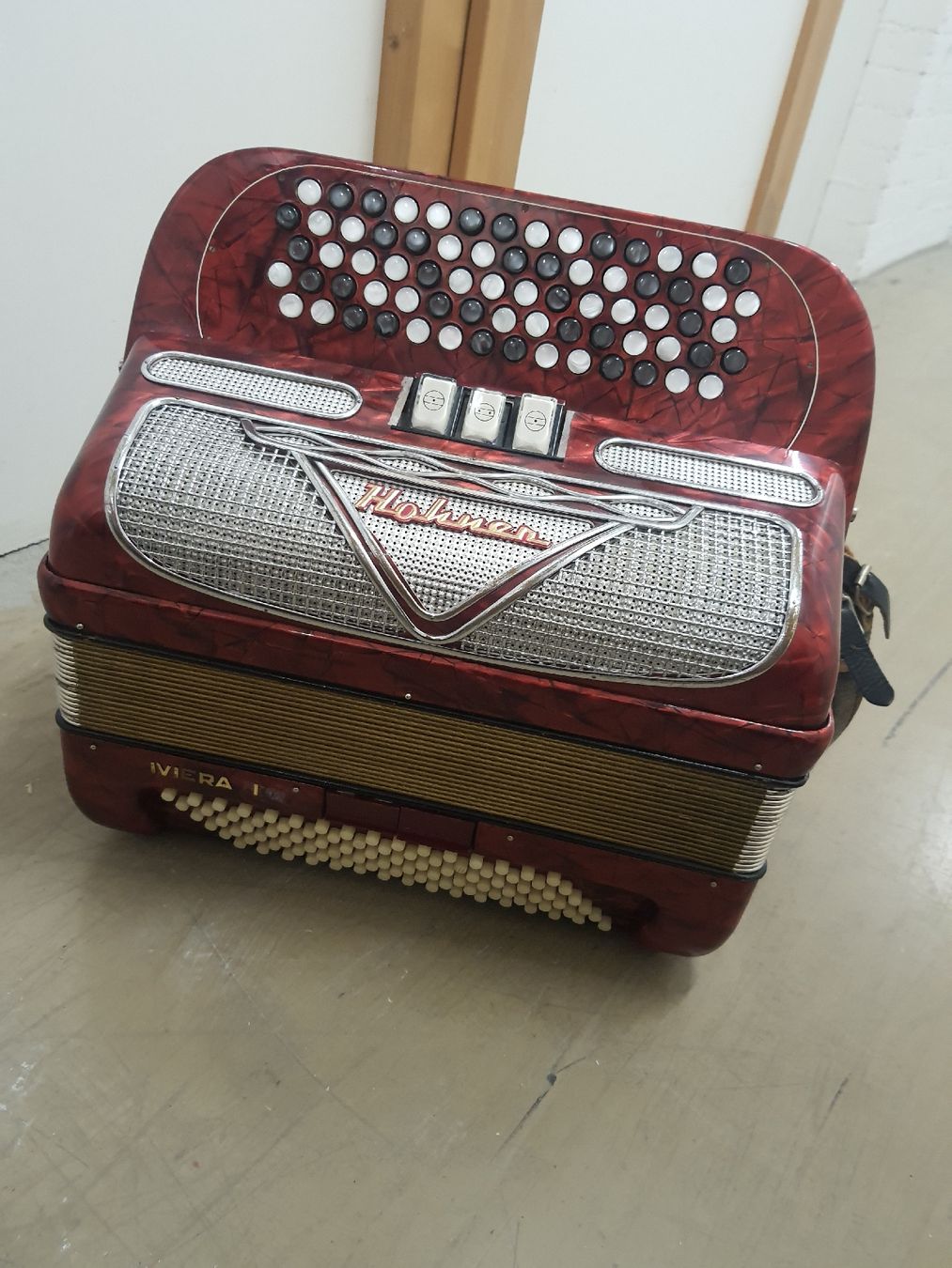 Hohner Strumenti musicali: accordéon chromatique hohner avec coffre – Usato da Pont-de-la-Morge venduto da Mirabelle0