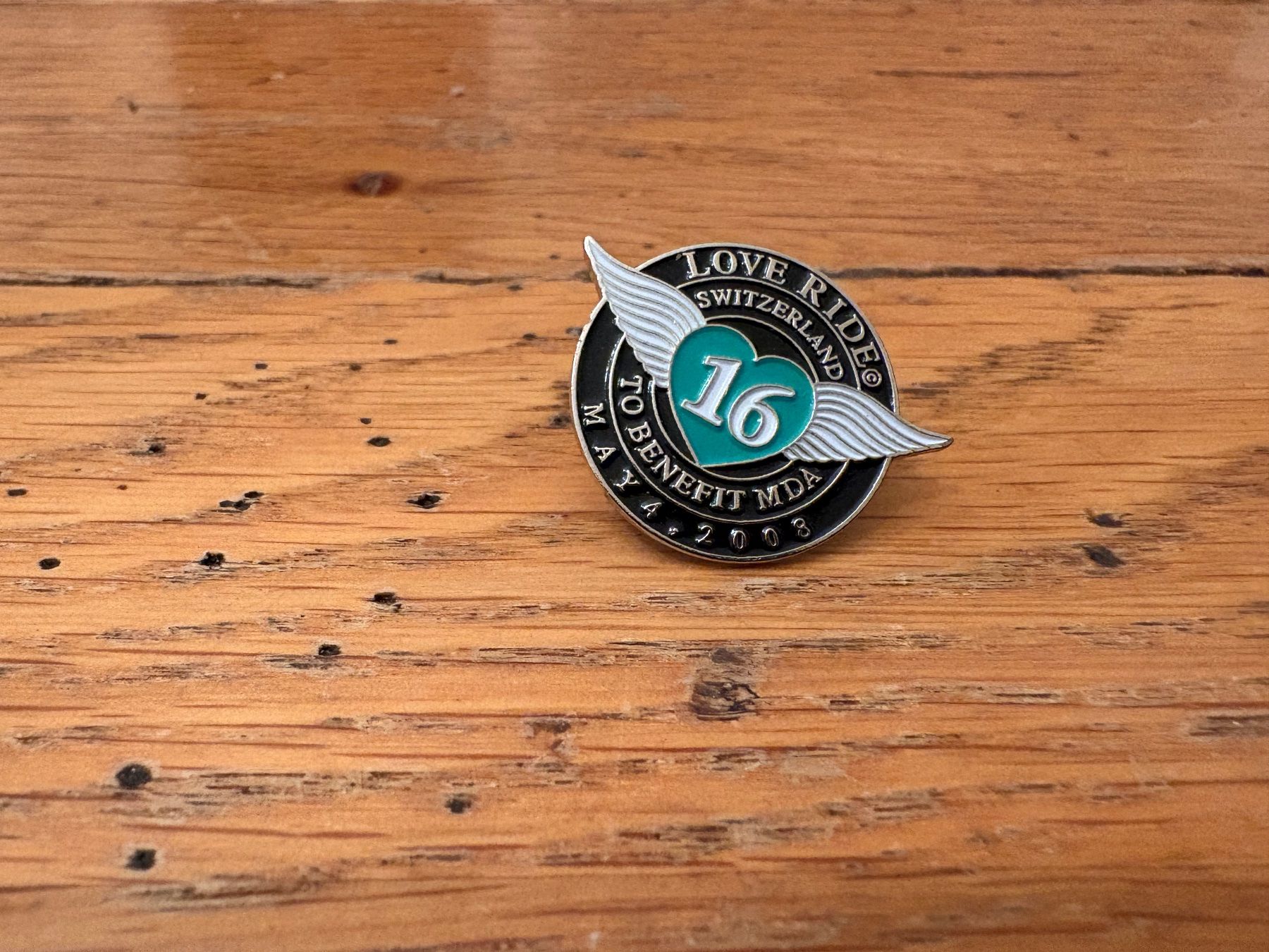 Placchette & Badge: Love Ride Pin - Nr.16 – Usato da Heimiswil venduto da Lebensarchitekt