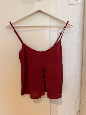 Brandy Melville rotes Top mit Bindungsdetail ❤️