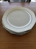6Teller flach weiss mit schwarzem Rand 26cm guter Zustand