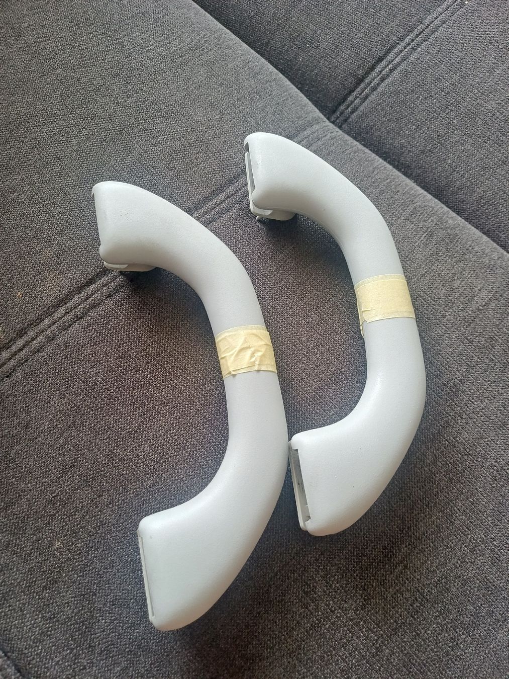VW Alle Autoersatzteile: Gebrauchte Original Dachgriffe VW Multivan T5 2003-2009  – Gebraucht aus Domat-Ems von Waterbikes