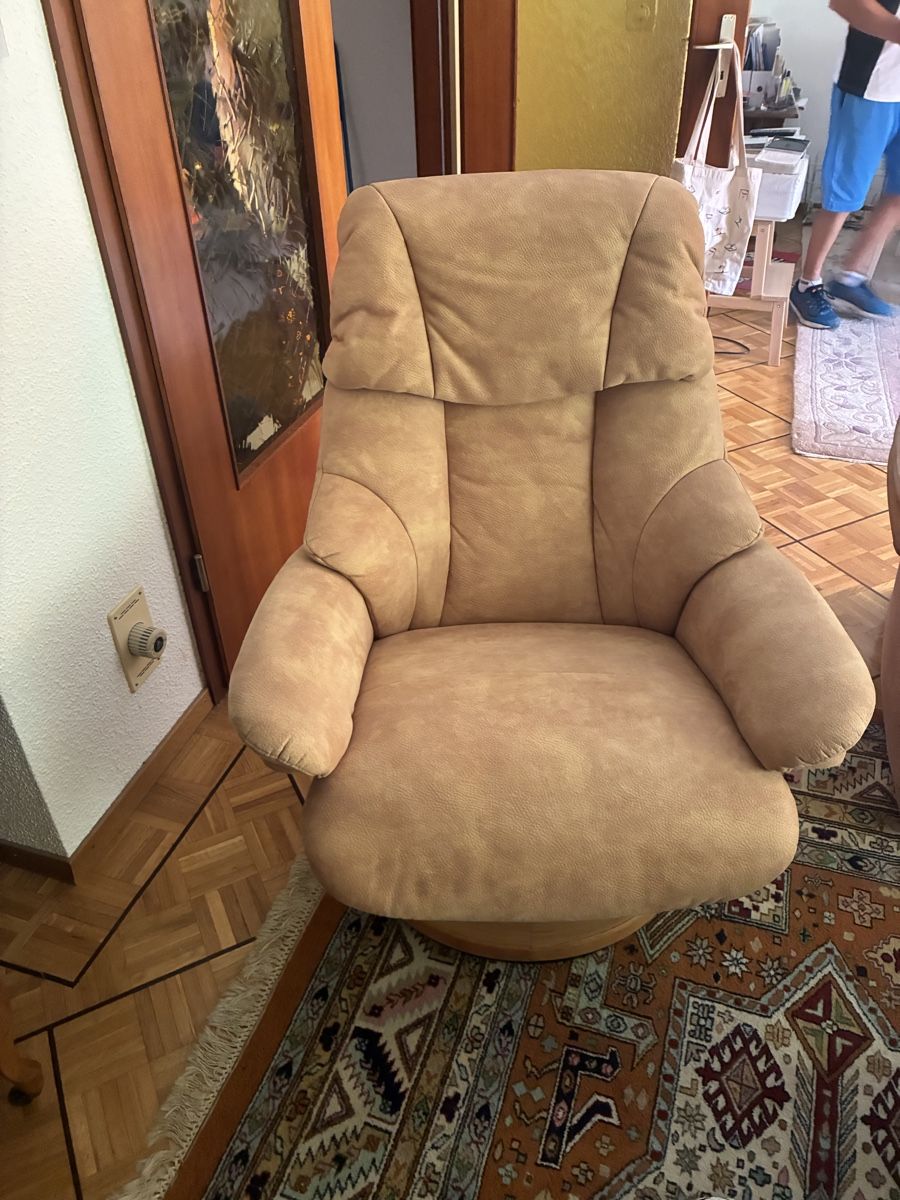 Fauteuils: Sessel mit Hocker Beige – D'occasion à Ecublens VD par Pilloud 2