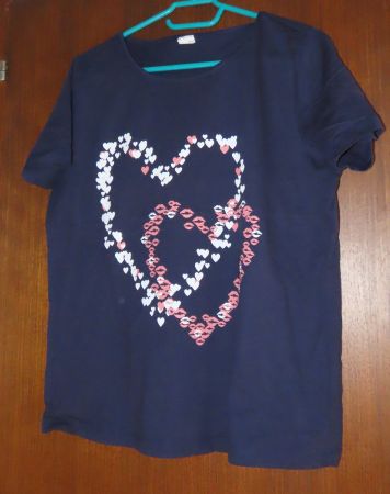 T-shirt bleu marine motif cœur taille 42 neuf