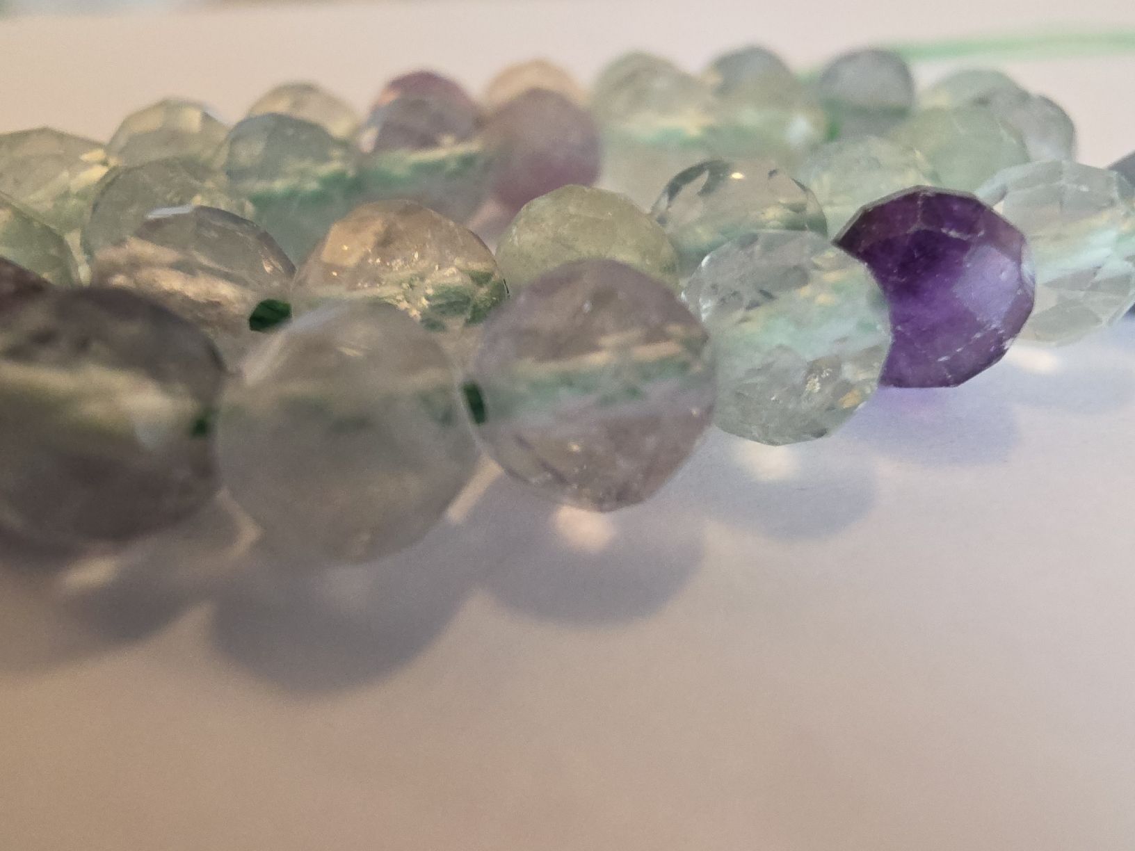 Minerali & Pietre curative: Fluorit facettiert 6mm. Strang – Nuovo e nell'imballaggio originale da Menziken venduto da Mirager 2