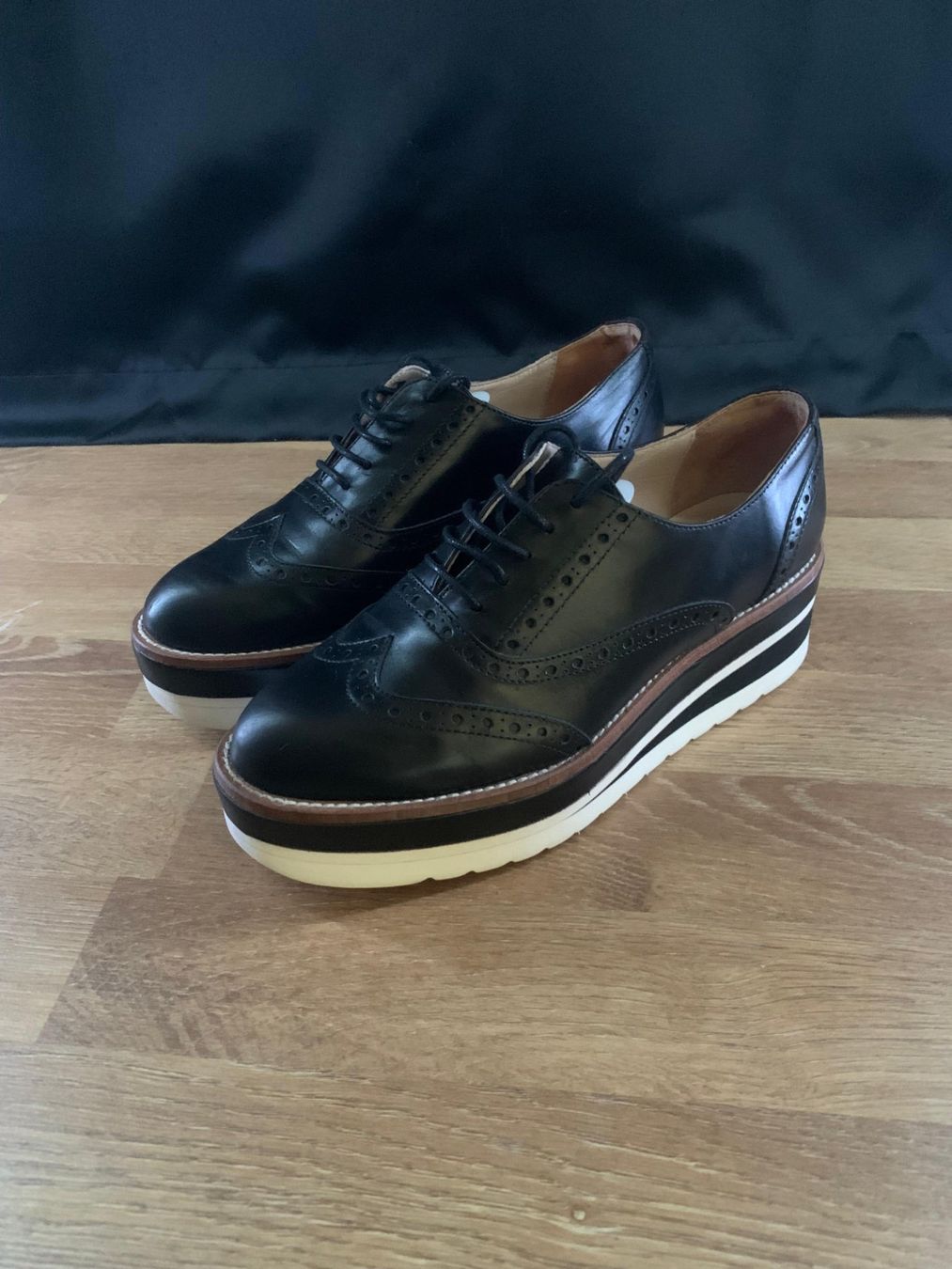 Navyboot Damenschuhe: NAVYBOOT Schnürschuhe Damen – Gebraucht aus Arbon von Halindra