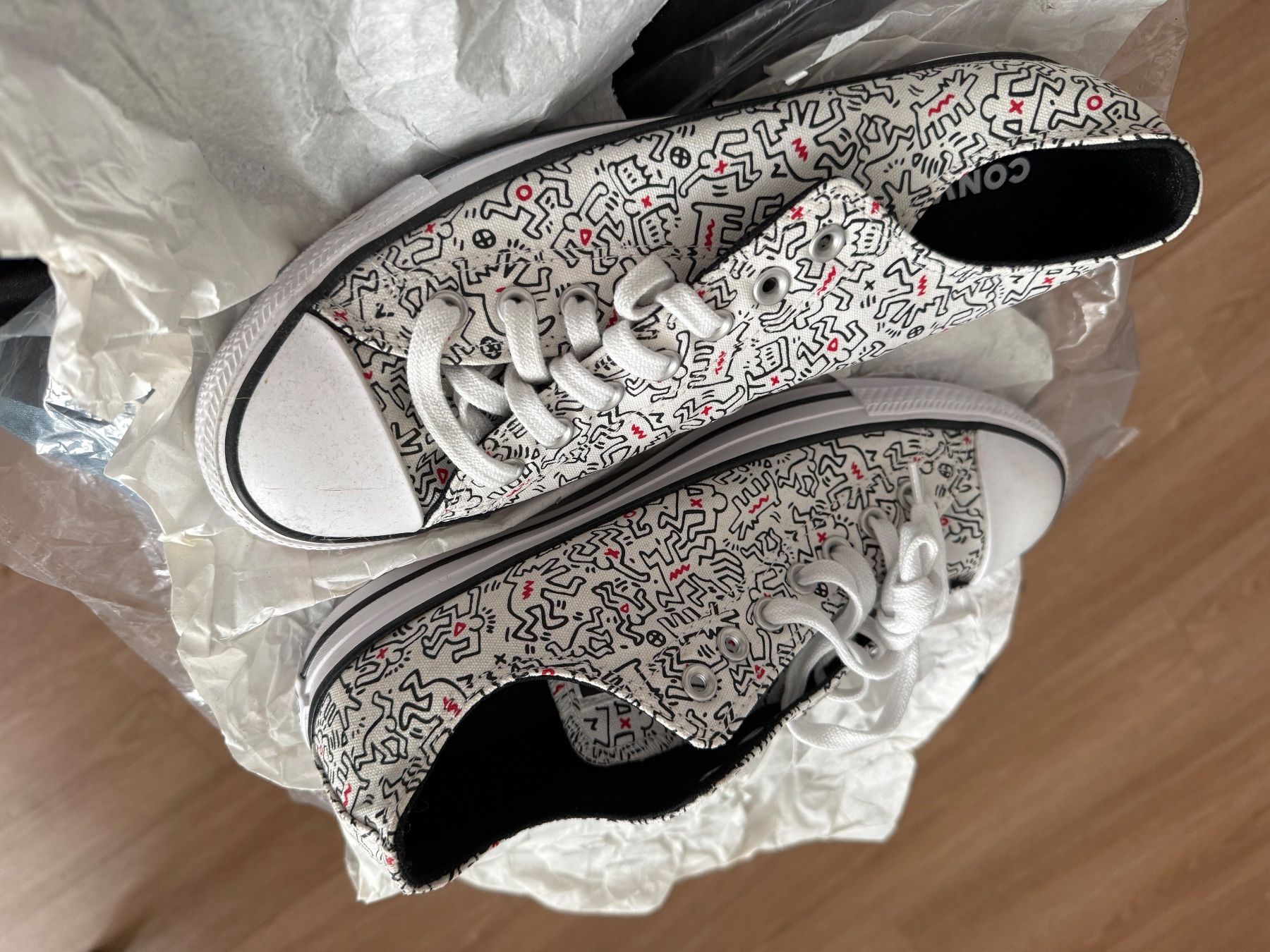 Converse Scarpe da uomo: Converse Keith Haring, taille 43 unisex, comme neuves! – Usato da Lausanne venduto da dysneylie