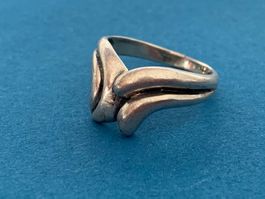 Silberring 4 Arme umschlungen 57