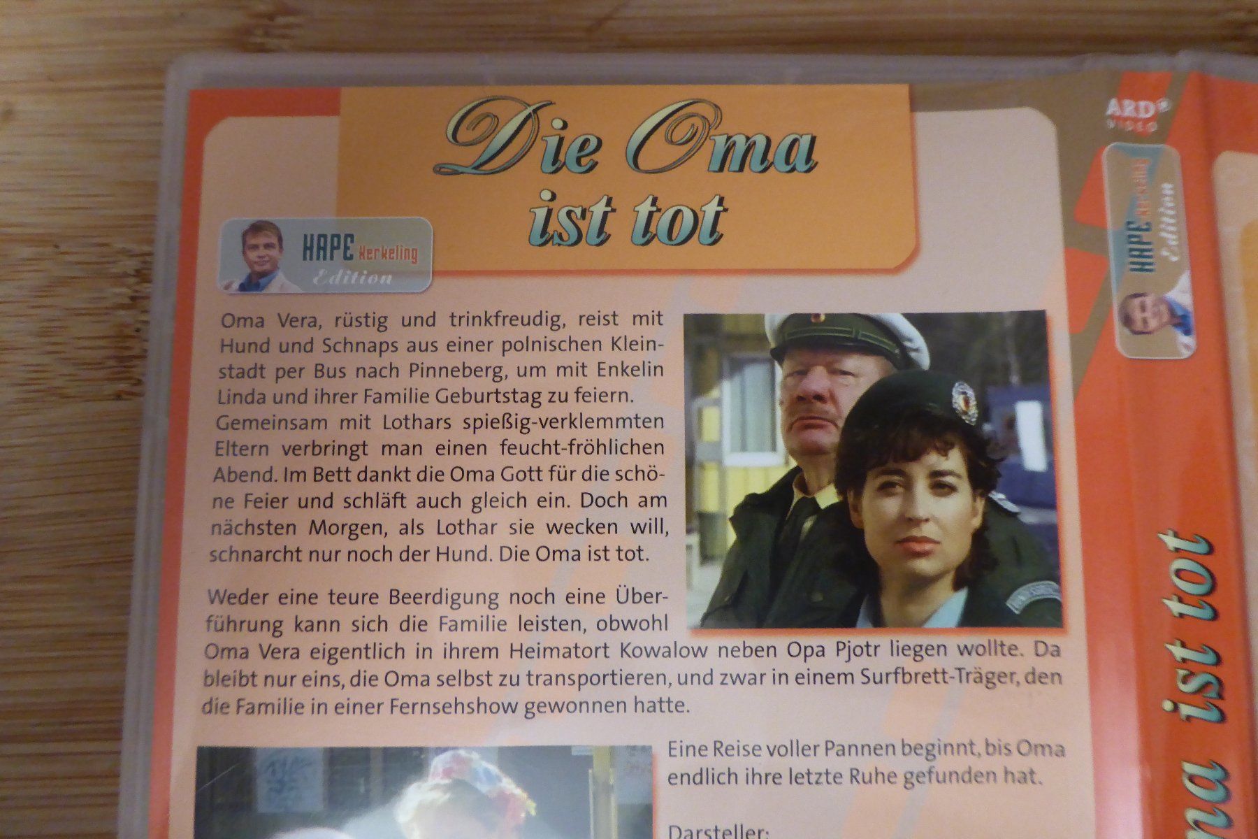 Tutti i DVDs: DVD Die Oma ist tot – Usato da Allschwil venduto da Summelsarium 1