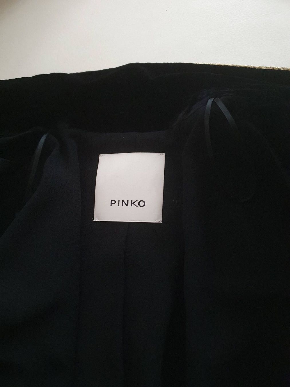 Pinko Lotti di vestiti: Completo giacca e pantalone PINKO – Nuovo (secondo la descrizione) da Davesco-Soragno venduto da dvf_7h6d 1