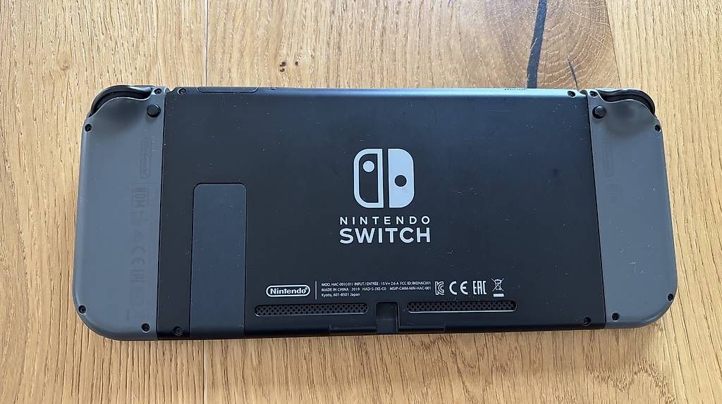 Nintendo Console: Konsole Nintendo Switch grau gebraucht im Set – Usato da Dielsdorf venduto da Jan549 4