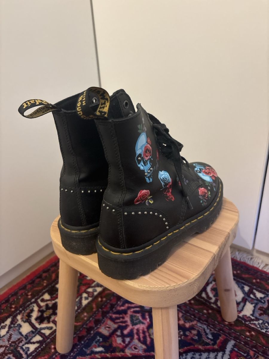 Dr. Martens Chaussures femmes: Dr. Martens noire – D'occasion à Pully par miss3shai 2