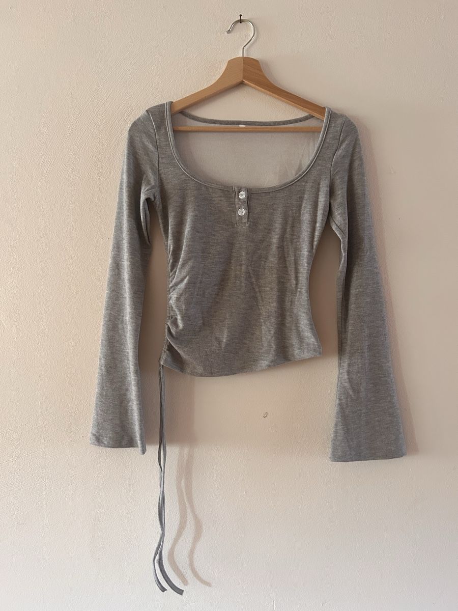 Tops: Graues Y2K Top mit Ausschnitt – Gebraucht aus Wetzikon ZH von rachele_nocco