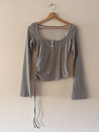 Graues Y2K Top mit Ausschnitt