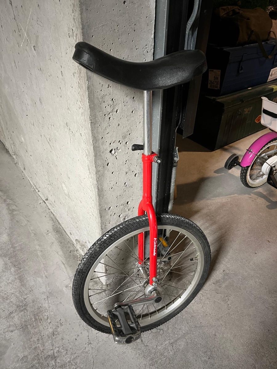 Vélos: Unicycle schrade red – D'occasion à Basel par Adrien64