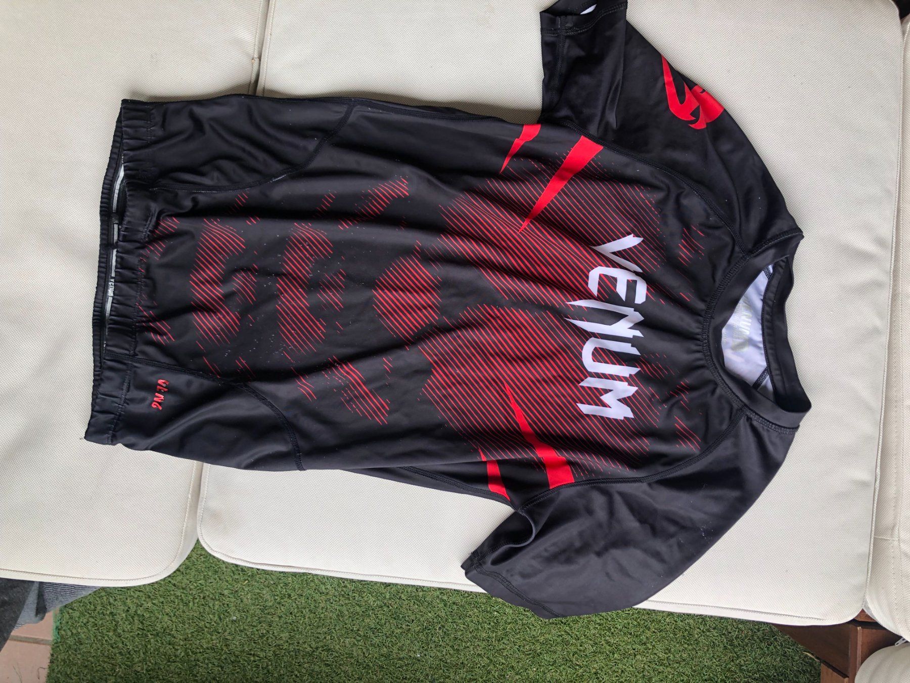 Venum T-shirt: Venum Rashguard L – Usato da Nyon venduto da ppavlov