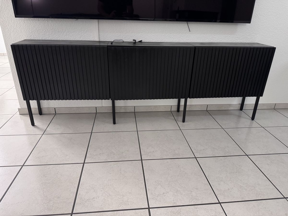 Ikea TV Möbel: Sideboard schwarz Lammellenfront gebraucht – Gebraucht aus Schönenwerd von ben_5527