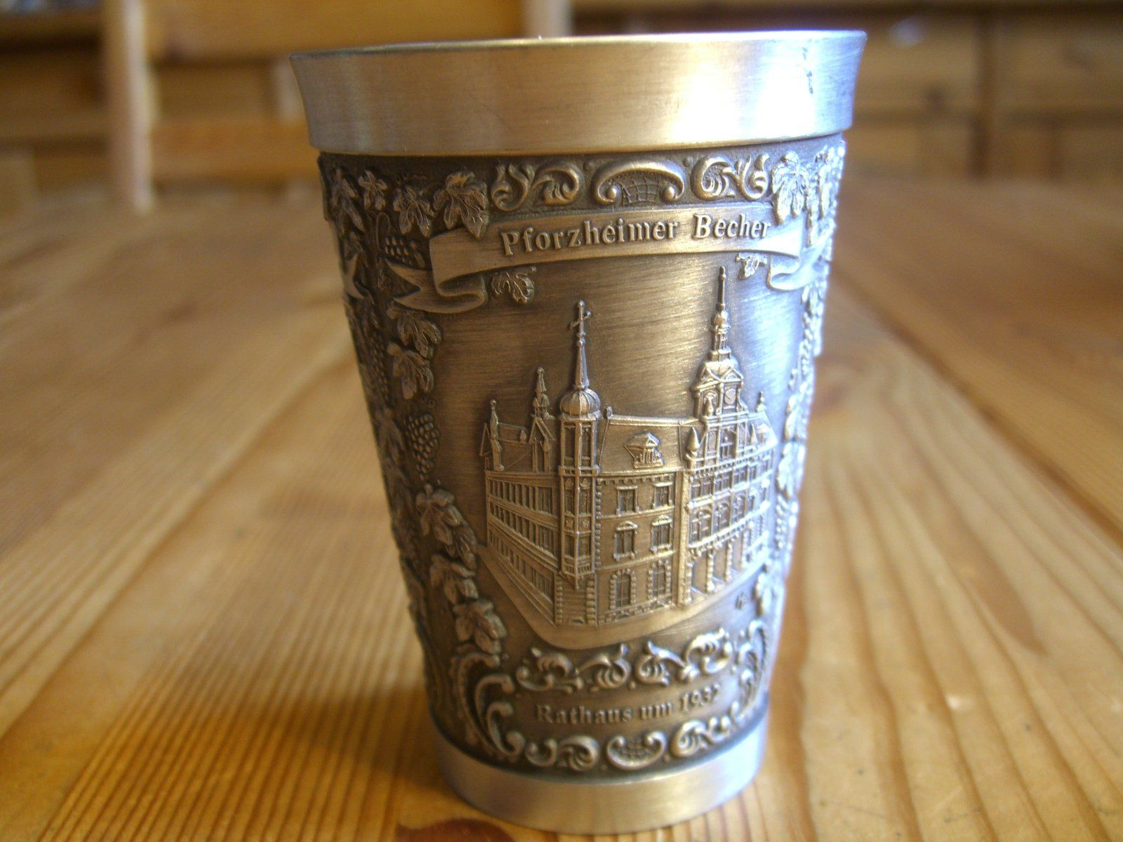 Pforzheimer Relief Zinn Becher m.d.Barfüsser Kirche,95% Zinn (Gebraucht ...