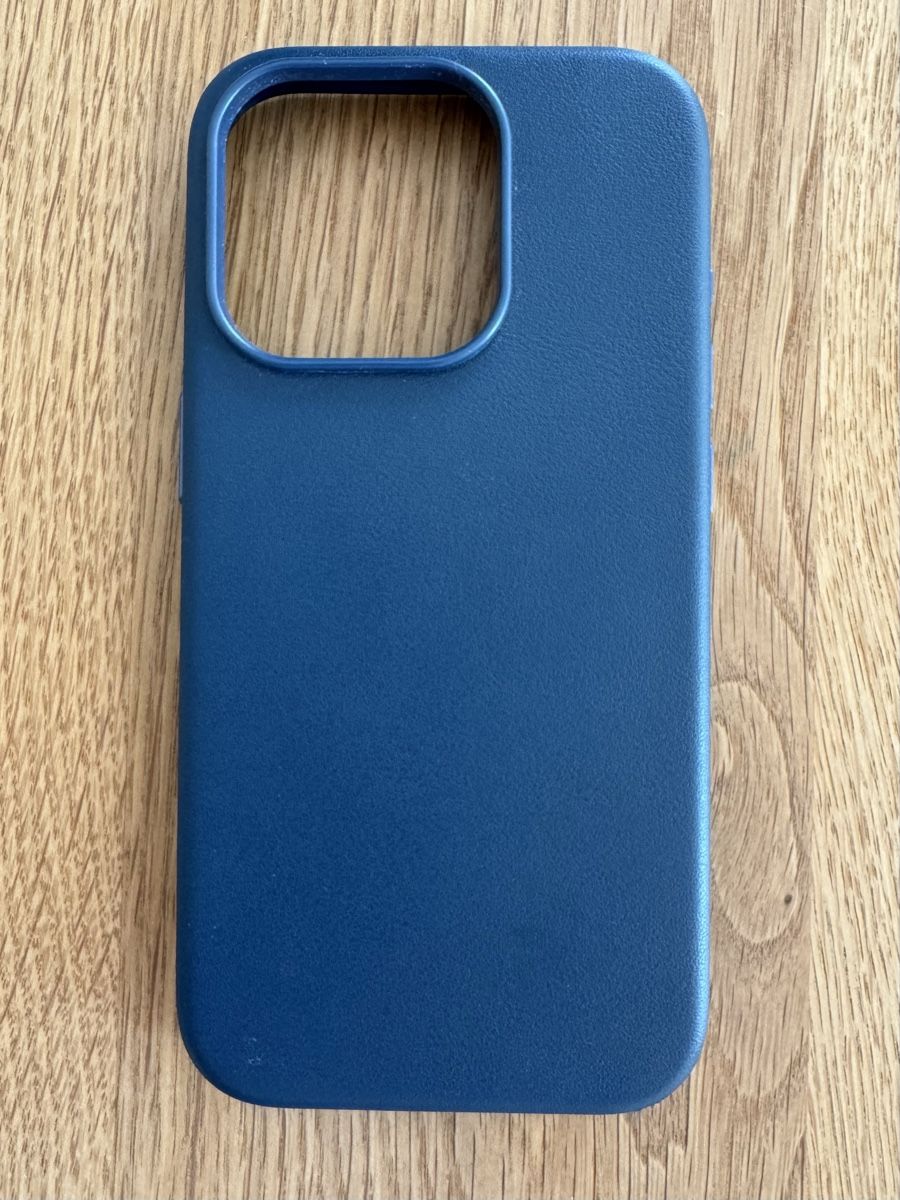 Covers & Schutzfolien: Lederhülle · Apple iPhone 15 Pro – Neu (gemäss Beschreibung) aus Aarau Rohr von TuffTony