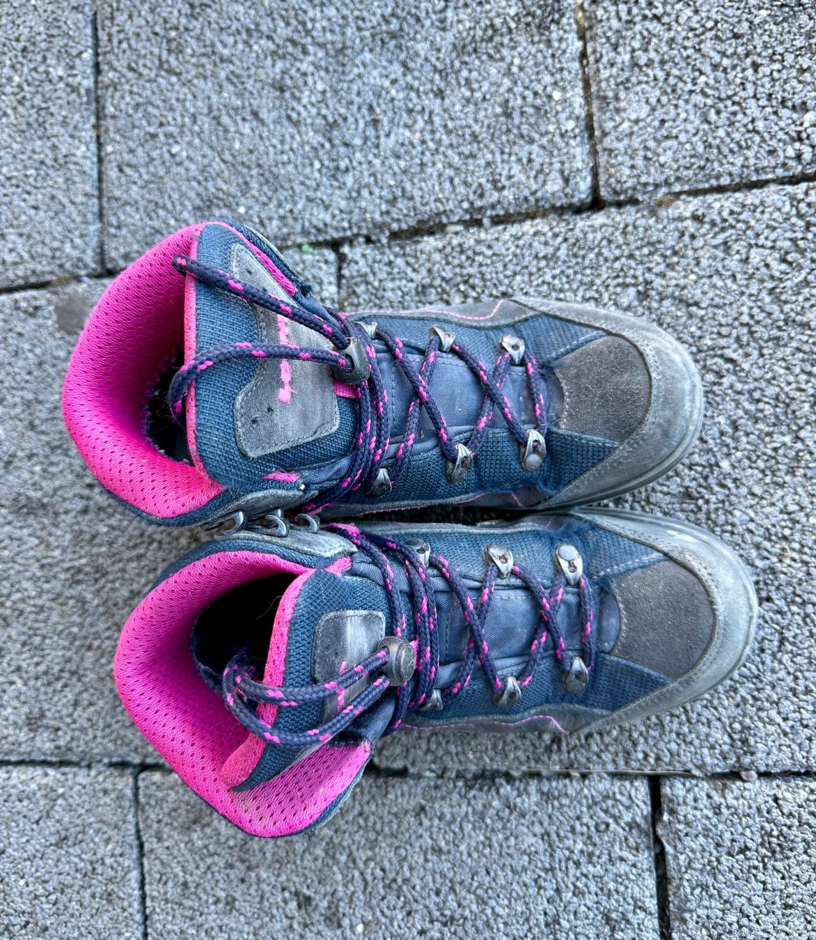 Lowa Chaussures filles: Wanderschuhe Gr. 33 – D'occasion à Buttwil par Judithk79
