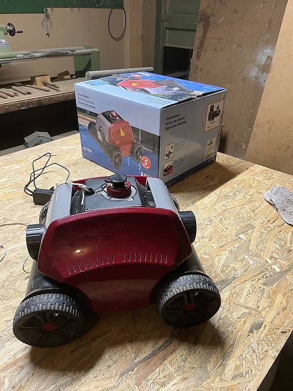 Accessori per Piscine: Poolreiniger Roboter Landi HZ1103 – Usato da Häggenschwil venduto da _kick 1
