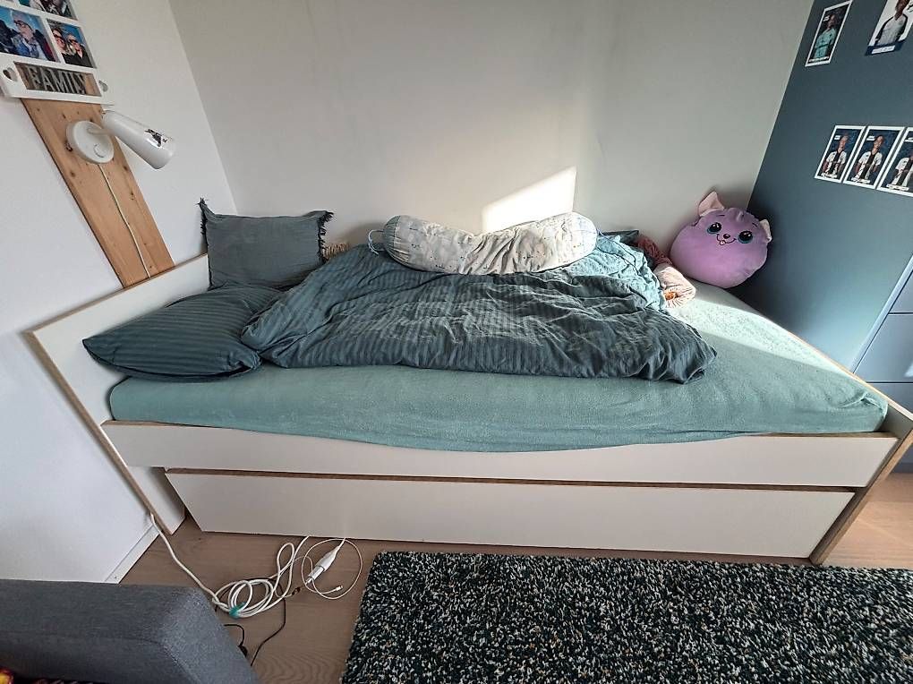 Ikea Letti: Ikea Bett Weiss 200x90 cm – Usato da Zürich venduto da rem_8v6m