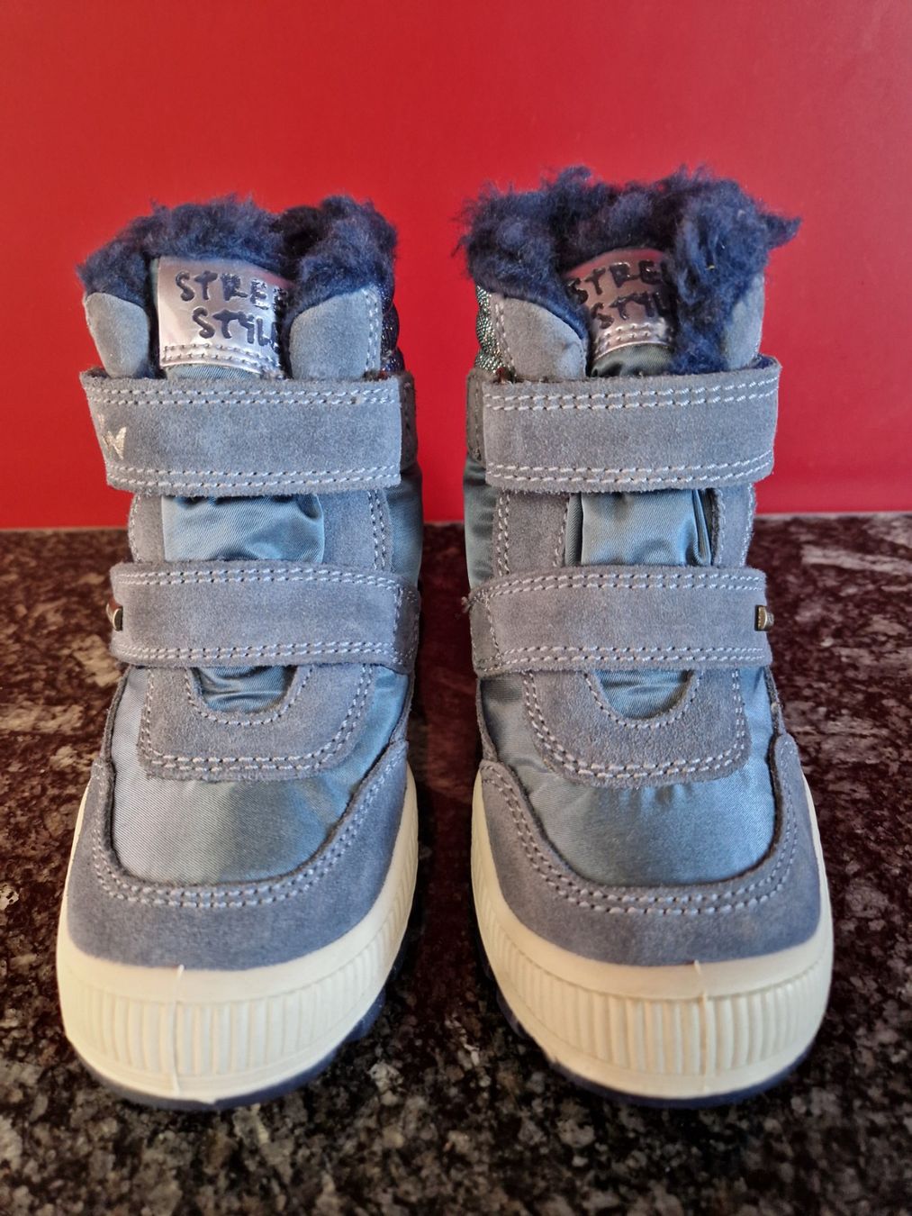 Scarpe per ragazze: Neuer Winterschuh, Gr. 27 – Usato da Hundwil venduto da and_ymz9