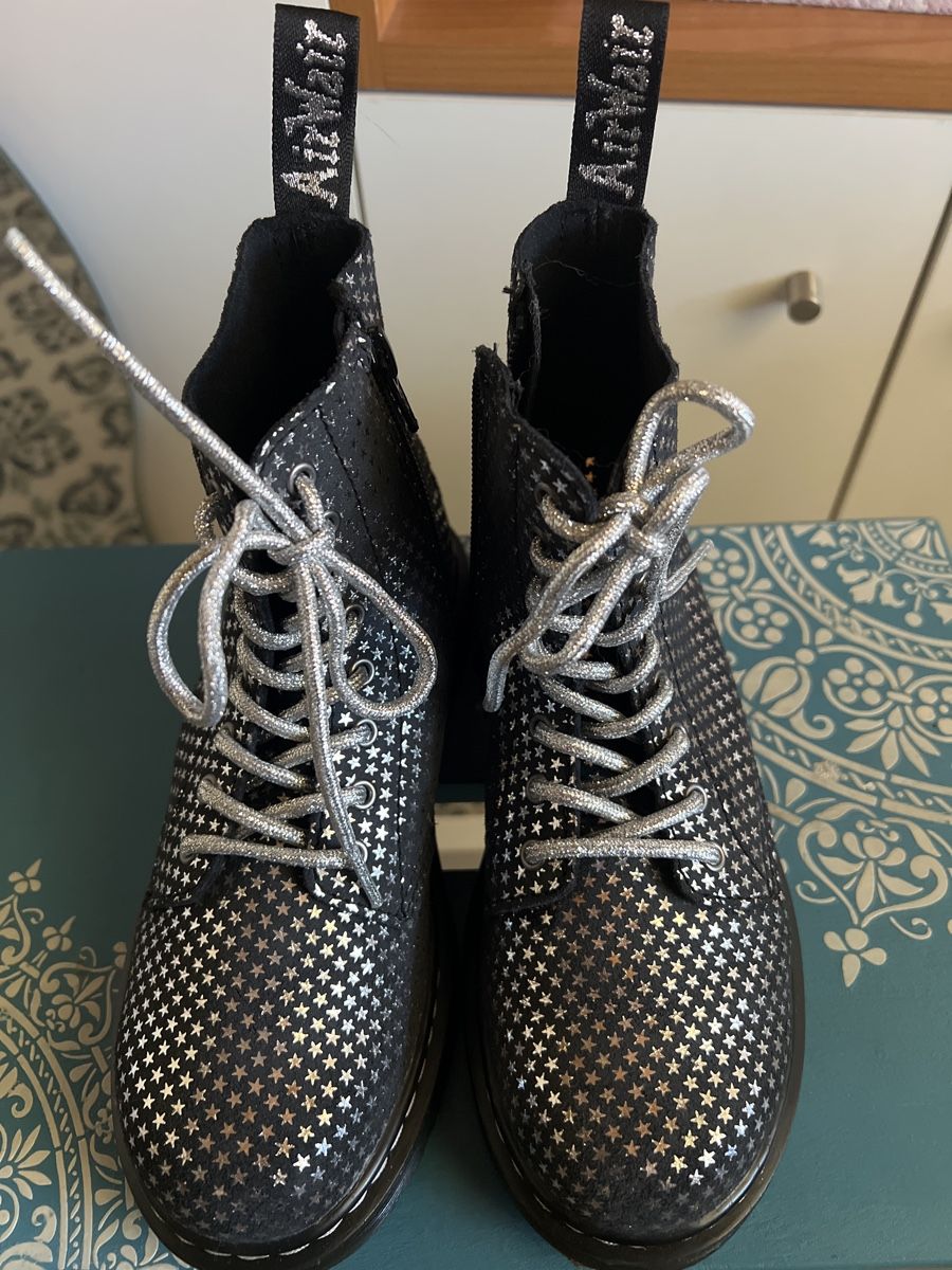 Dr. Martens Scarpe per ragazze: Dr. Martens Pascal Gr. 33 Sterne Boots Stiefel – Nuovo e nell'imballaggio originale da Wolfwil venduto da Vessie 2