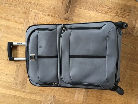 Grauer Koffer, 72/43/30 cm, Jeep, Defekt bei einem Rad