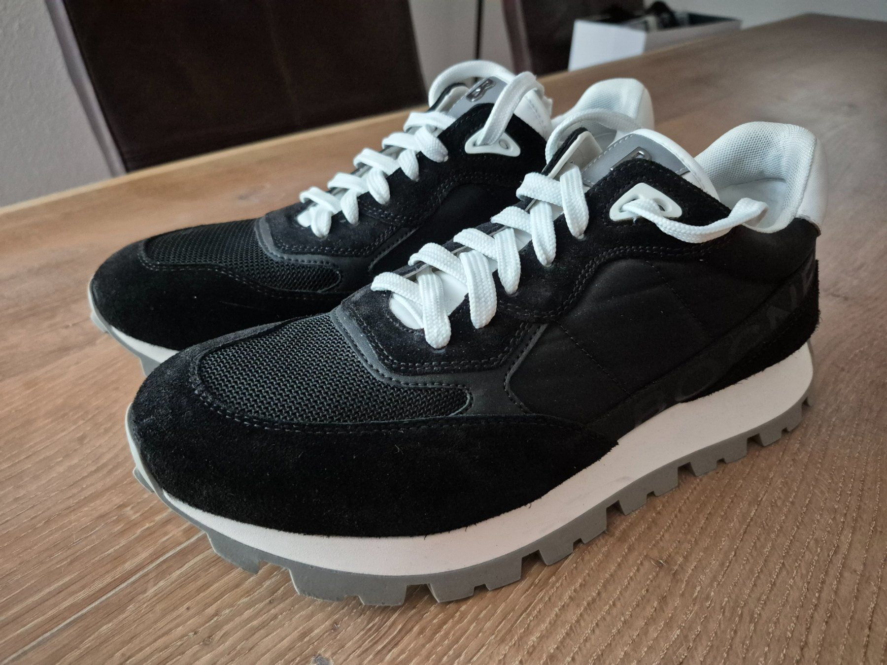 Bogner Chaussures hommes: Sneaker BOGNER schwarz Grösse 44 – D'occasion à Herzogenbuchsee par Ro9999