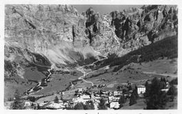 Leukerbad (VS) Dorfansicht mit Gemmipass Strasse