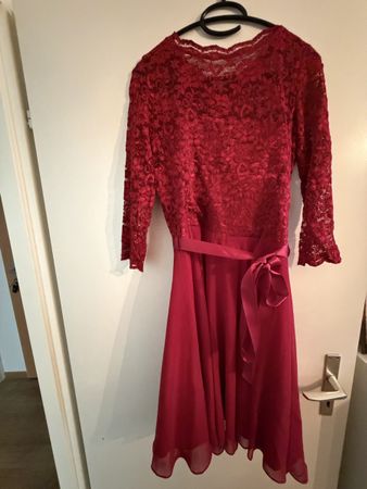 Damen Kleid Swing rot Spitze Grösse unbekannt guter Zustand