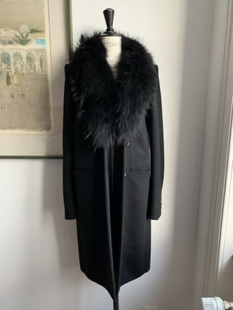 JOSEPH: Luxuriöser Wollmantel mit schwarzem Fuchsfell, 36