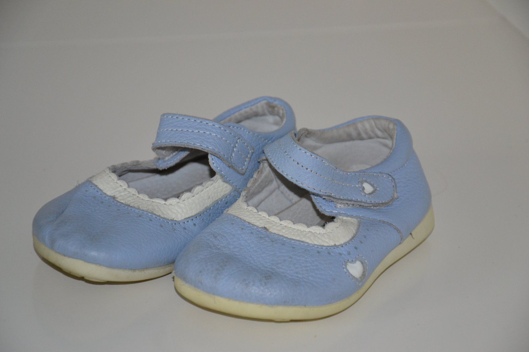 Scarpe per ragazze: Set aus Jäckchen und Ballerinas Gr. 22 – Usato da Münsingen venduto da Mi-Lu 1