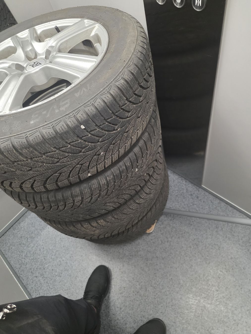 Subaru Cerchioni: Kompletträder 205 60 16 – Usato da Winterthur venduto da mag_nwf6 7