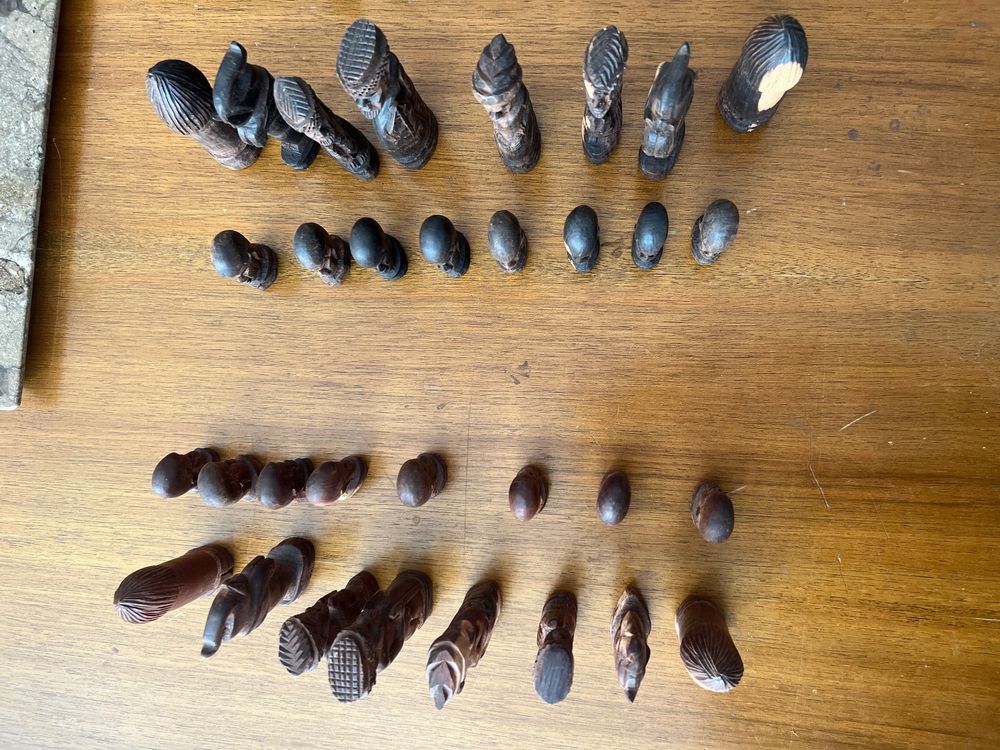 Schachfiguren handgeschnitzt aus Mozambique 1986 | Kaufen auf Ricardo