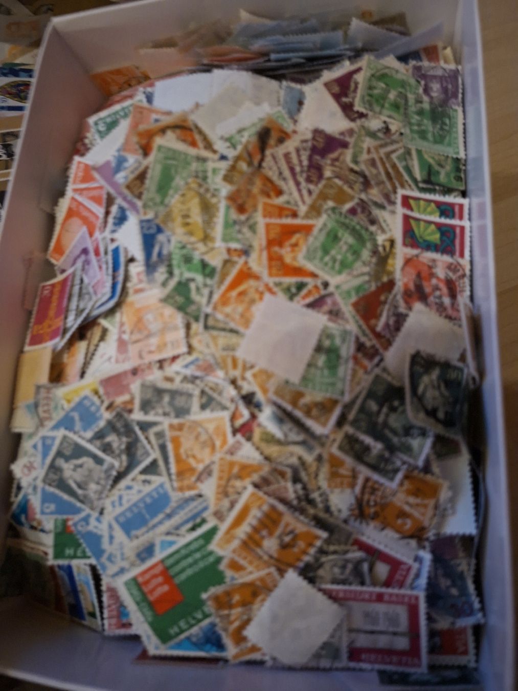 Tutti i francobolli: Briefmarken Fundgrube + 1 Box auf Papier  – Usato da Balgach venduto da SIMEON27 6