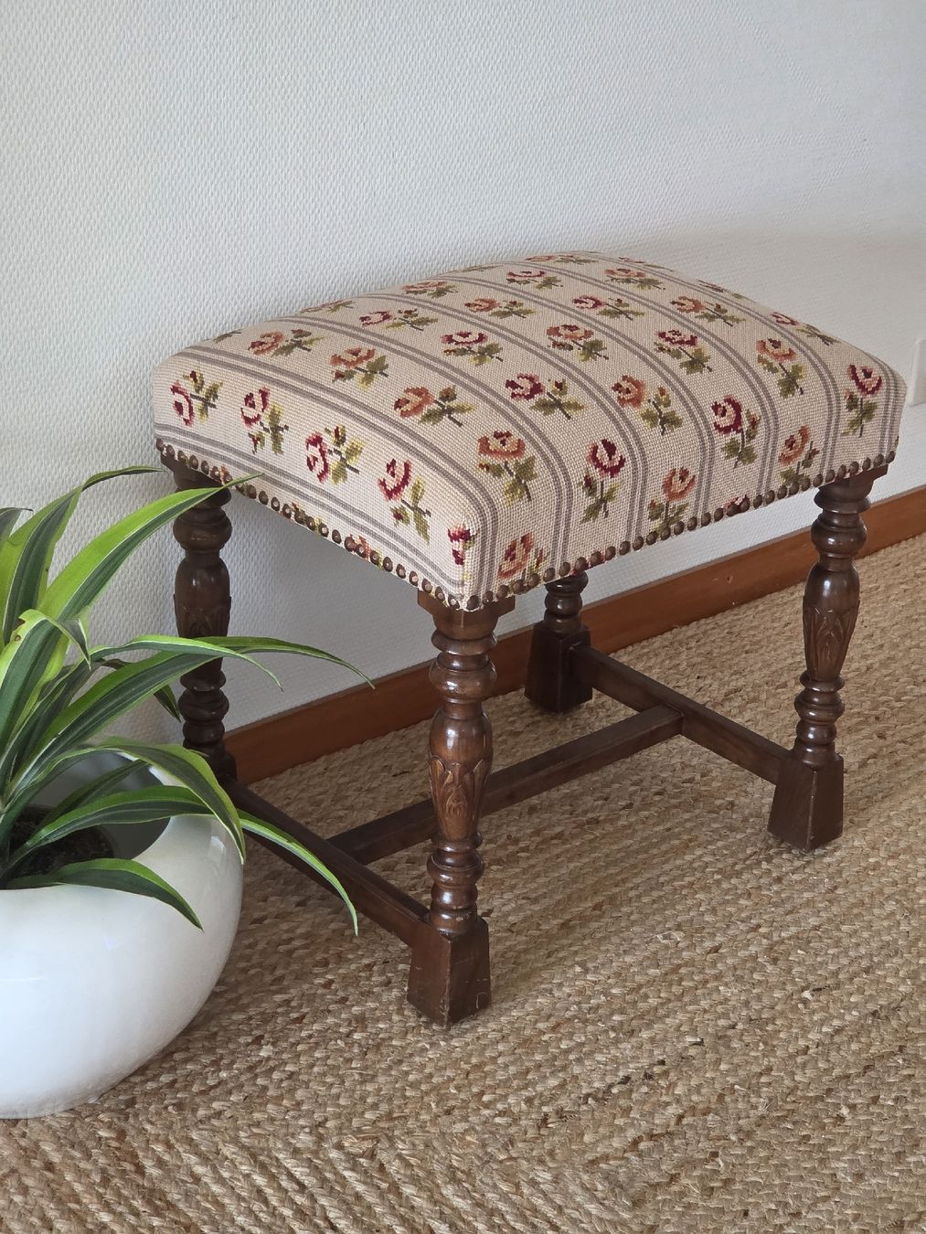 Hocker: Tabouret avec motif floral – Gebraucht aus Mont-sur-Rolle von Jolie_brocante 1