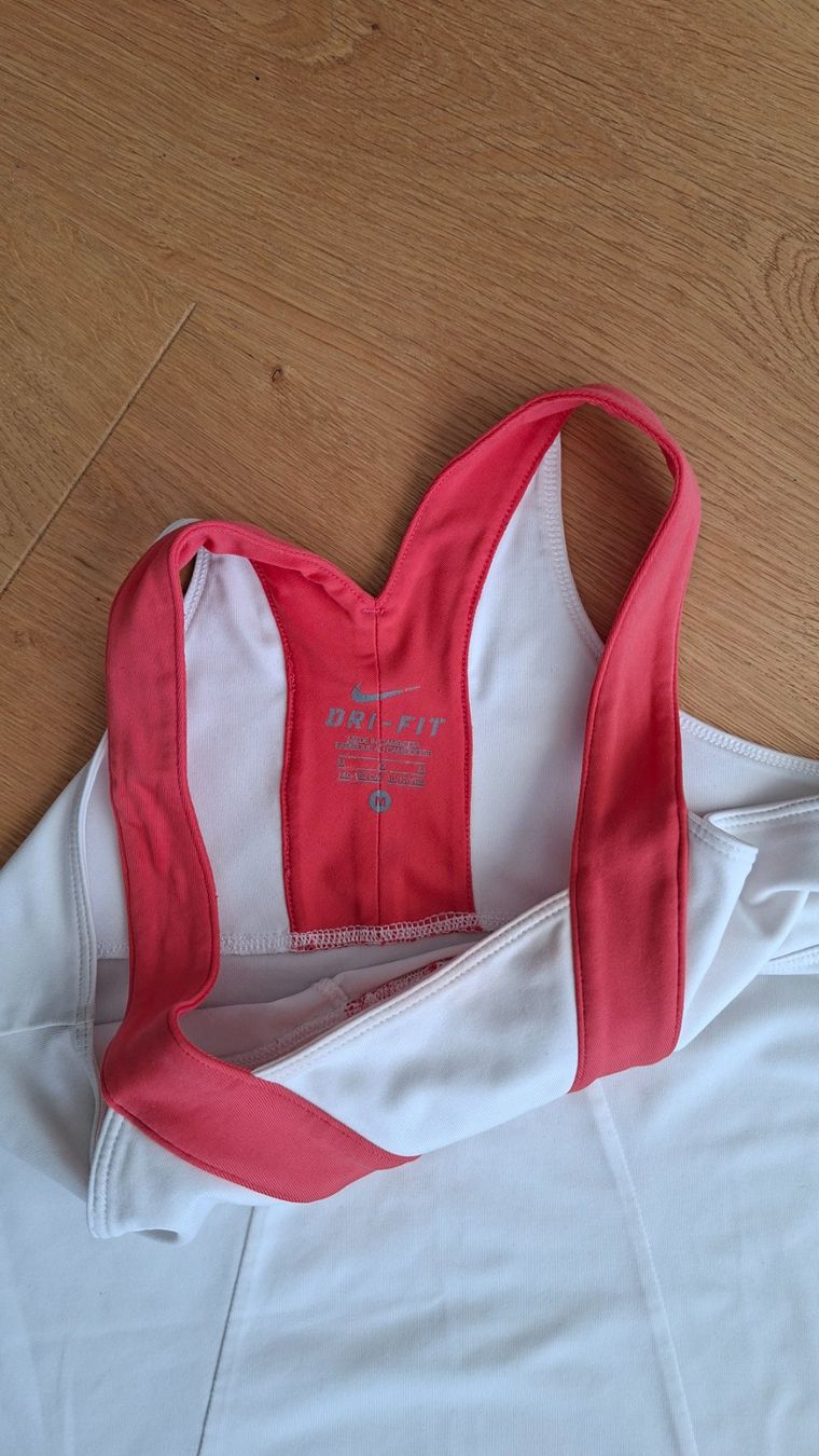 Nike Tops: Sporttop Nike – Gebraucht aus Ruswil von wil_2jkd 3