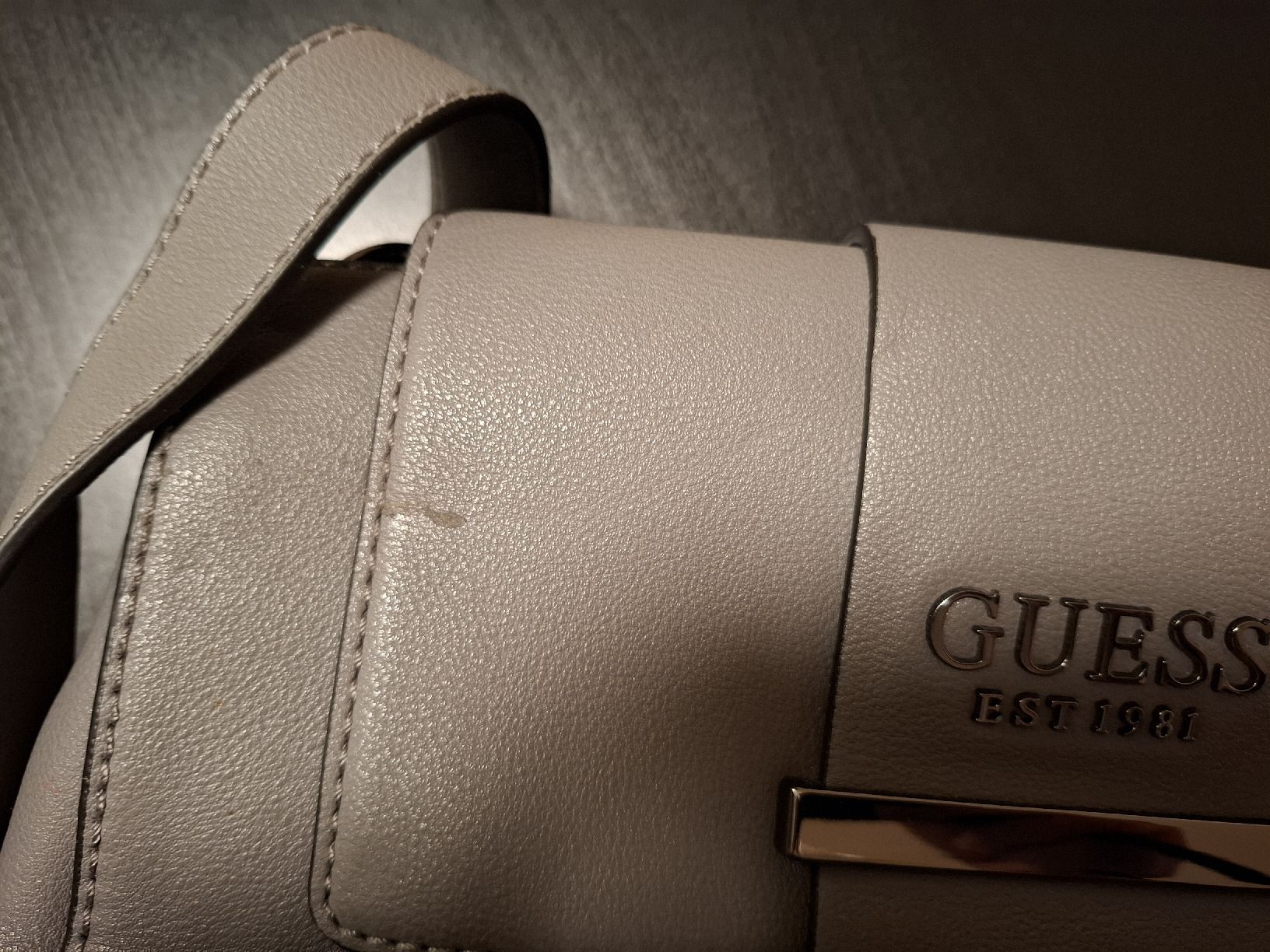 Guess Borse da donna: GUESS Handtasche grau - neuwertig – Nuovo (secondo la descrizione) da Lütisburg venduto da amerika123 1